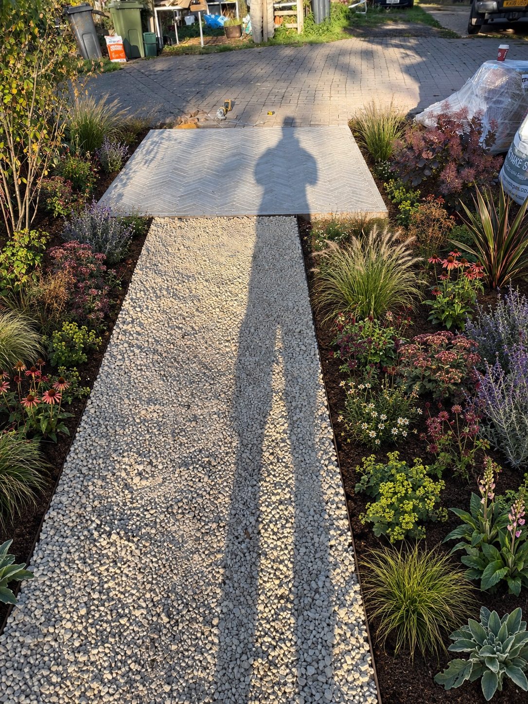 Stone step and gravel path between deep borders – Brook Garden, Brook, Kent