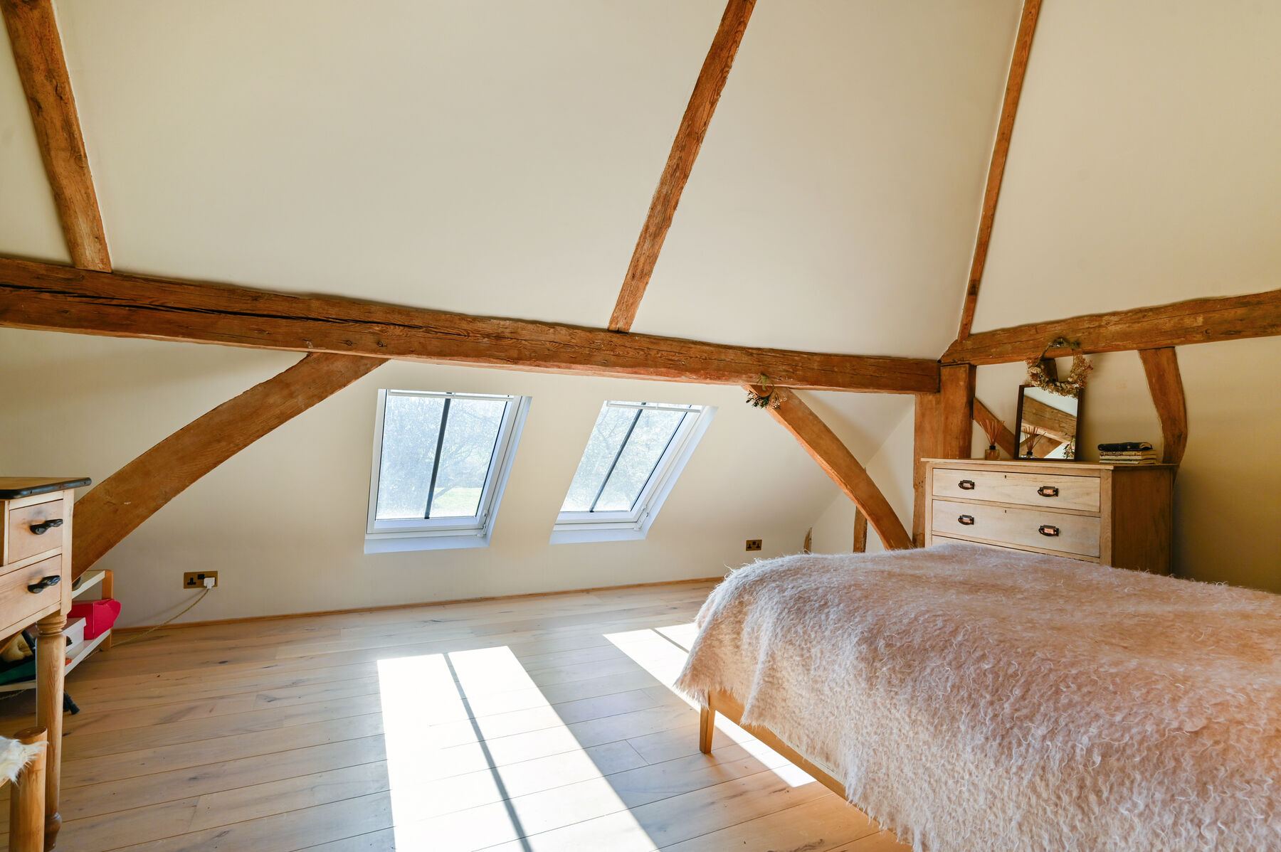 Calm rooms under the old frame – Kent barn conversion, Kent