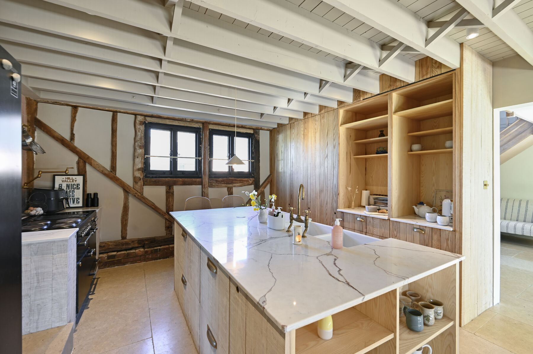 A tired grain barn, made light and modern – Kent barn conversion, Kent