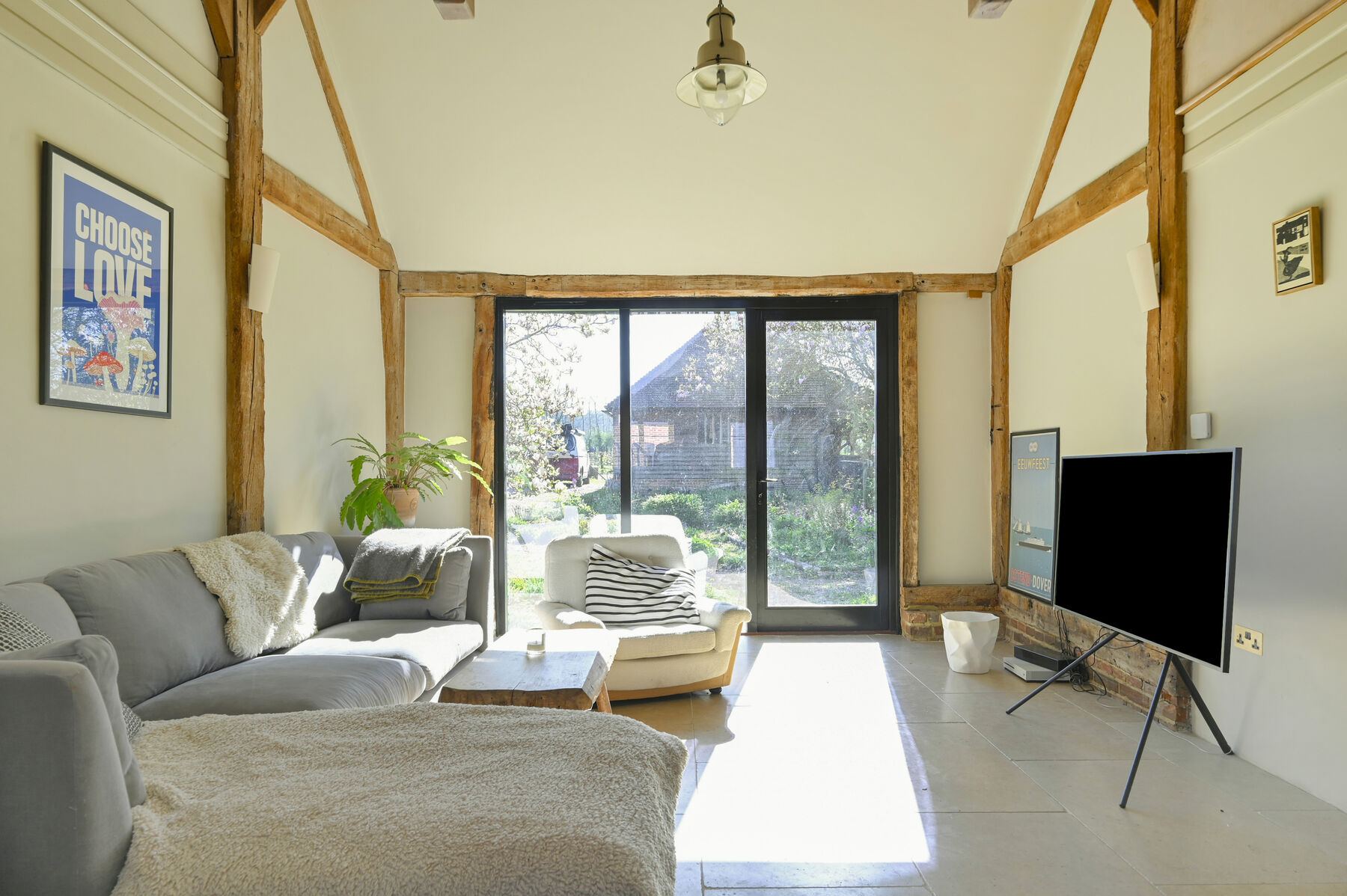 Warm, bright and open – Kent barn conversion, Kent, photo 2