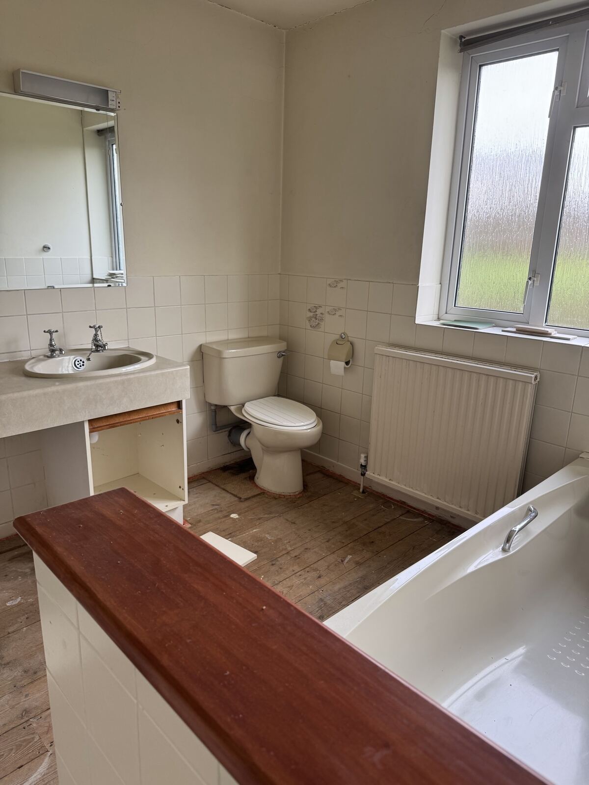 The bathroom, before – Kitchen and bathroom remodel, Wye, Kent, photo 2