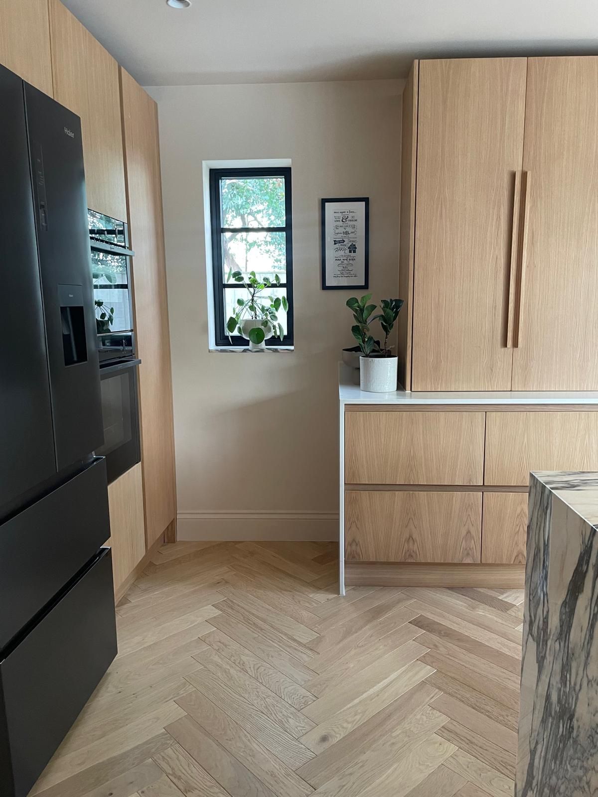 Oak kitchen units with herringbone oak floor, remodelled kitchen in Kent, photo 2