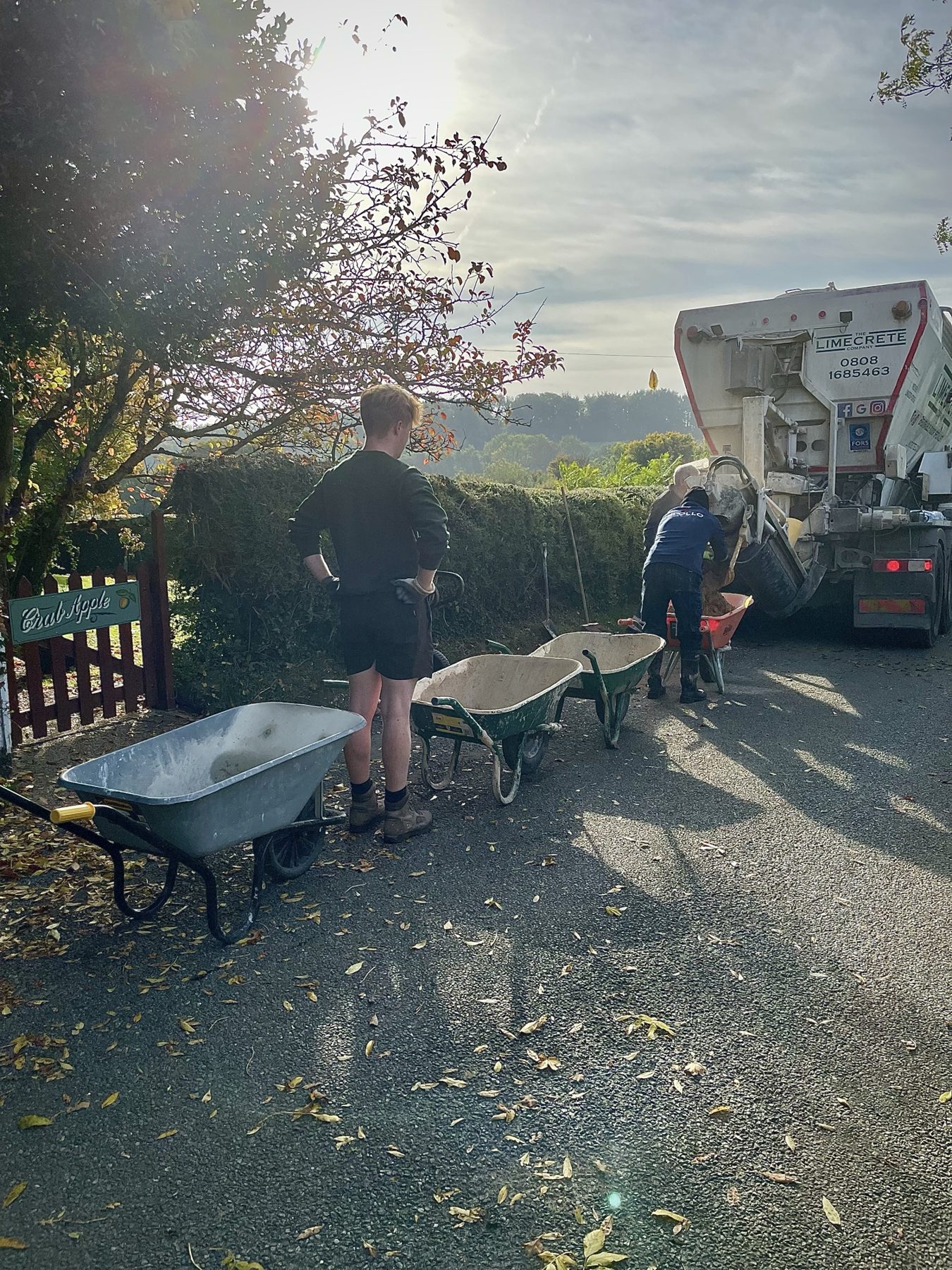 Team with wheelbarrows meeting the limecrete delivery lorry – limecrete floor, Kent